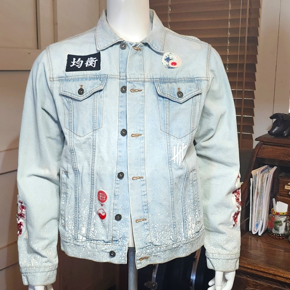 Trademark Brooklyn Denim Jacket with Japanese Theme " The Great Wave" - Sz L